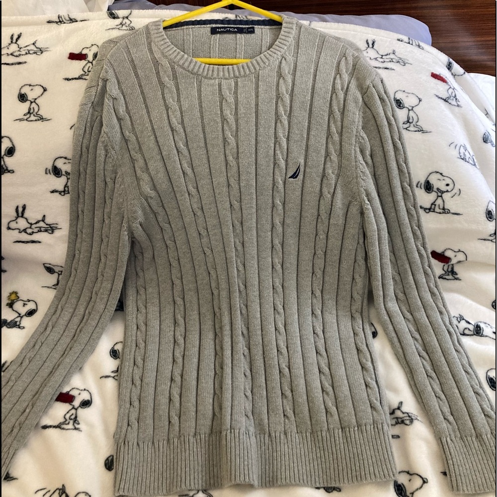 Men’s Nautica sweater.